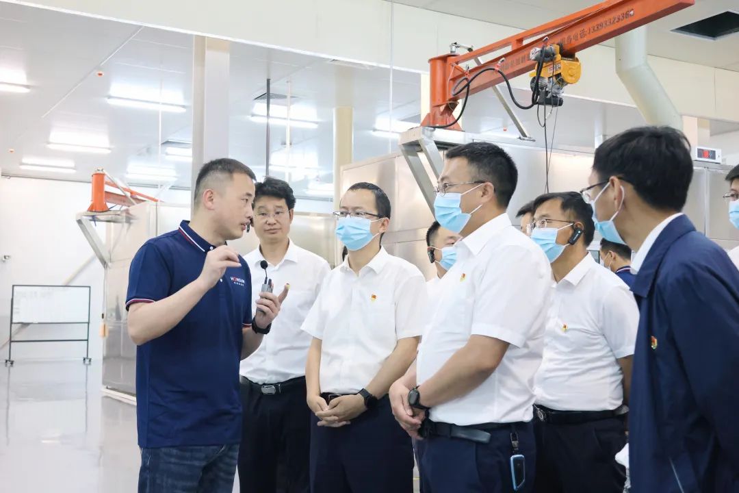 3州委組織部、全州鄉(xiāng)鎮(zhèn)領導蒞臨鴻新新能源觀摩調(diào)研.jpg